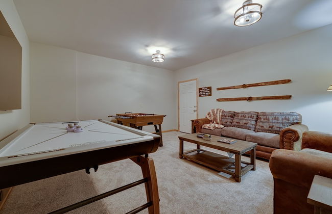 Pocono Paradise by Avantstay Lakeside Retreat, Hot Tub, Game Room, Near Beach - Foto 38