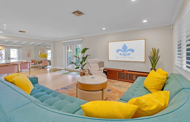 Flirty Flamingo Colorful Waterfront Escape w Pool - Foto 5