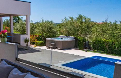 MY DALMATIA - Luxury villa Burra with private pool, jacuzzi and sports court - Foto 31