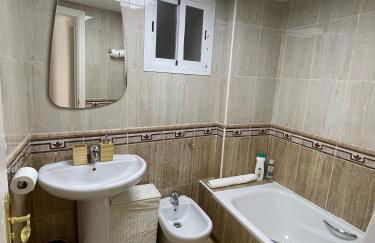 A 5 min Estación de Tren- Patio-Parking y Playa - Foto 6