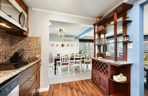 Secluded Hilltop Hideaway - Hot Tub! Two Living Rooms! - Foto 25