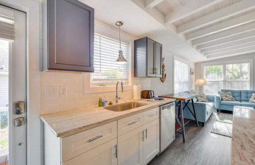 Modern Oak Island Escape 1 Mile to Long Beach! - Foto 10