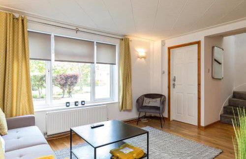 Findon House Spacious 3 bedroom, contractor, relocations friendly,10mins from GATWICK Airport, free parking, WIFI, garden, CRAWLEY - Photo 21