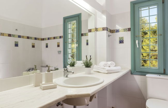 Electra Beachfront Villa - Photo 47