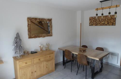 le chalet Cerdan - classé 3 étoiles - 5 personnes - 2 chambres- parking -garage-jardin-WIFI-rénové en 2023 - Foto 3