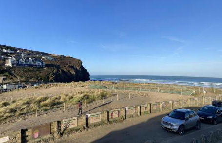 Whispering Waves in Porthtowan, Beachfront Apartment - Photo 32
