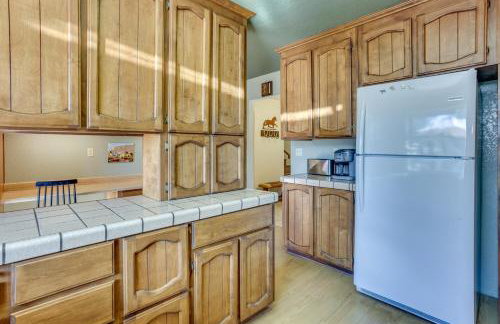 Pet-Friendly Escape w/ Game Room & Fire Pit! - Foto 10