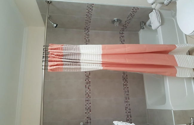 Je Suis Jamaica - 4 B R Beachfront Villa w Staff - Photo 26