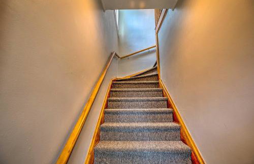 Family Apartment with Deck and Yard Near Northwestern - Foto 32