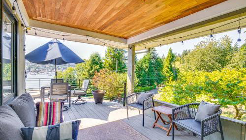 Gig Harbor Home Large Deck, Outdoor Dining Area - Foto 2