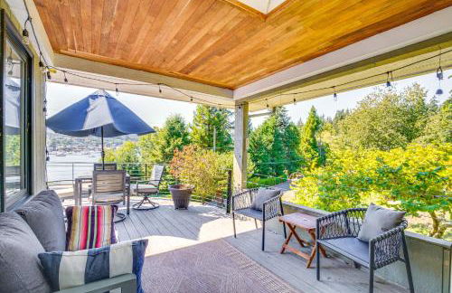 Gig Harbor Home Large Deck, Outdoor Dining Area - Foto 2
