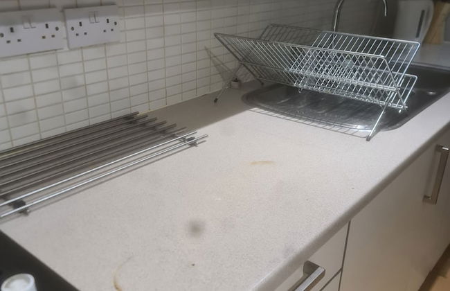 Remarkable 1-bed Apartment in Romford - Photo 19