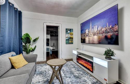 Walk to Public Transit! Pet-Friendly Lodi Apt - Foto 5