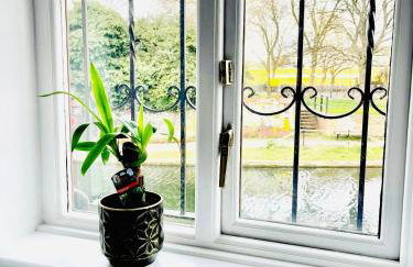 Amazing Location - City of London- 2 Bedroom Stunning Canal View House With Private Garden,Parking & Balcony - Foto 31