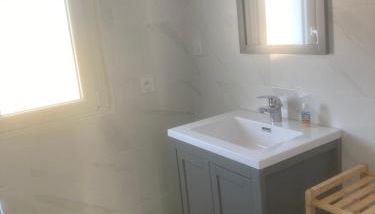 Petite maison à proximité commerces et plage - Foto 3