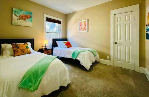 3-Bedroom, Prime Location, Private Backyard! - Foto 26