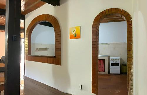 Casarão Miguel Pereira - Refúgio na Natureza com Lareira Externa, Piscina, Fondue e Amplo Jardim - 12 Min do Parque Terra dos Dinos - Foto 38