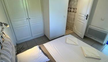 Maisonnette 2 pièces calme climatisée - Foto 4, towels, wardrobe