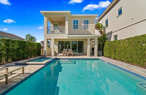 Epic Playhouse Getaway - Castle & Superhero Bunks Theater Private Pool No Rear Neighbors - Foto 57