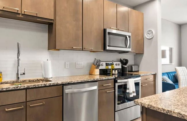 Modern 1BR King Suite Close to Downtown w Fast Wifi - Foto 24