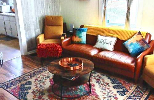 Giggling Creek Cottage - BedJet! King Sized! Gazebo, 45 Acres, Arcades, Nintendo, more - Photo 16