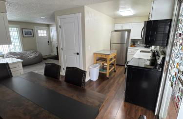 Photo Op with Sasquatch 2 min to walk Silver Mtn - Foto 5