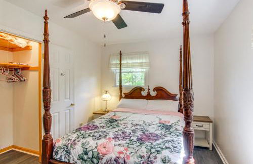 1 Mi to Pisgah Natl Forest Wooded Haven with Deck - Foto 14