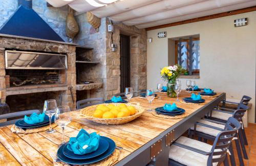 21 Sleeps Private Pool Villa & BBQ Near Barcelona - Foto 14