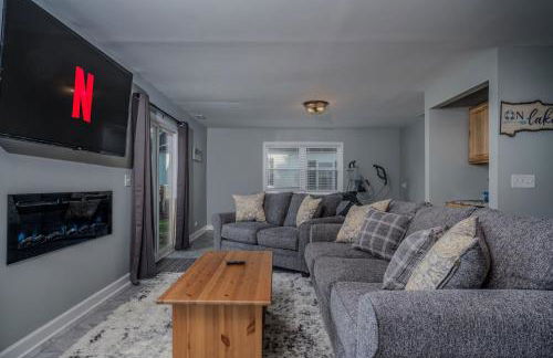 3BR 2BTH Waterfront Vacation Rental on Riverwalk to Downtown McHenry with Pier - Foto 32