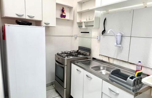 APT-10 Completo Com Ar-Condicionado Garagem Predio Central Perto de tudo - Foto 9