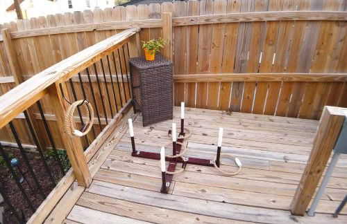 Soak n Stroll 2 State St Casino Firepit Dogs OK - Foto 44