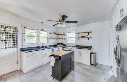 Redwing Farm Cottage - Mountain Views and Firepit! - Foto 16