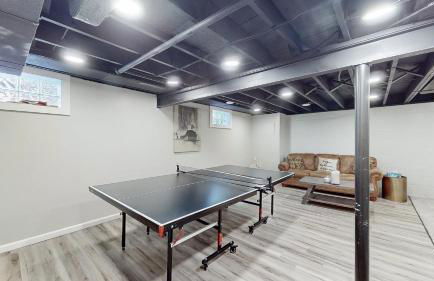 Sideline Sanctuary: Cozy Nights, Game Day Lights - Foto 29