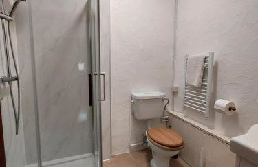 Farm Stay with animal experiences, 30 minutes to Exmoor & Beaches, Pet friendly, Outdoor heated pool, Games barn, fast WiFi and parking - Foto 55