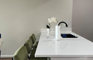 Beautiful Arlington Apartment with Pool & Parking! - Foto 35