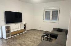 Olive House - Photo 2