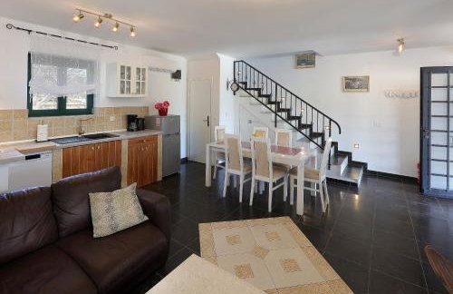 Villa Niko PET FRIENDLY 200 M FROM HIDDEN SANDY BEACH pets stays for free - Photo 20