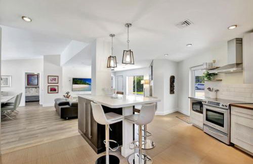 Lakefront Family Fun Home with Private Dock 3BR 2B - Foto 8