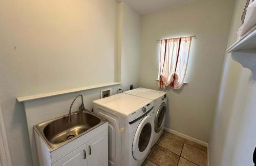 Lake It Easy - Waterfront Getaway with 7 Bedrooms - Foto 42