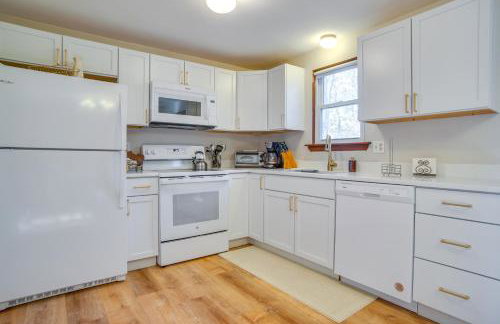 Golf and Unwind Family Home 2 Mi to Covells Beach! - Foto 10