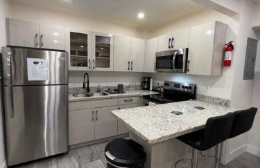 Queens Cozy Condo Near Downtown Airport - Photo 8