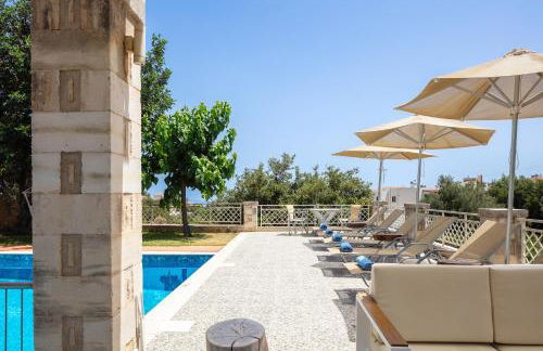 Saridakis Villa, Multi-Generational Escape & Pool, By ThinkVilla - Foto 12
