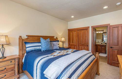 HotTub-Elkpoint-True Ski In Ski Out Family &Pet Friendly - Photo 26