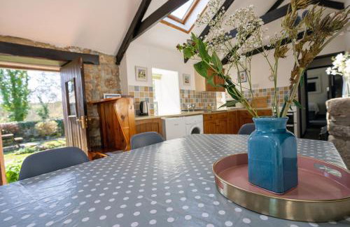 Idyllic Cornish cottage in the beautiful Lamorna valley - walk to pub & sea - Photo 4