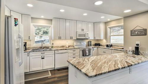 Deck and Mtn Views Fain Chalet in Kingsport - Foto 2