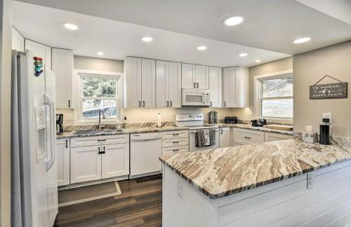 Deck and Mtn Views Fain Chalet in Kingsport - Foto 2