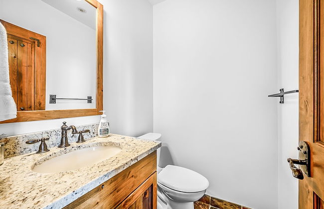 Inuksuk Lodge 4800 sq ft of Excellence - Photo 34