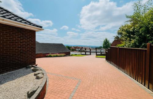 Luxury 5-bed Bungalow, Hot Tub, Games & Gated Parking - Foto 7