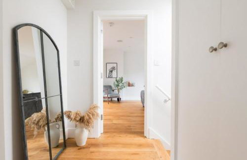 Contemporary 2 Bed Loft Honor Oak, London Apt - Photo 18