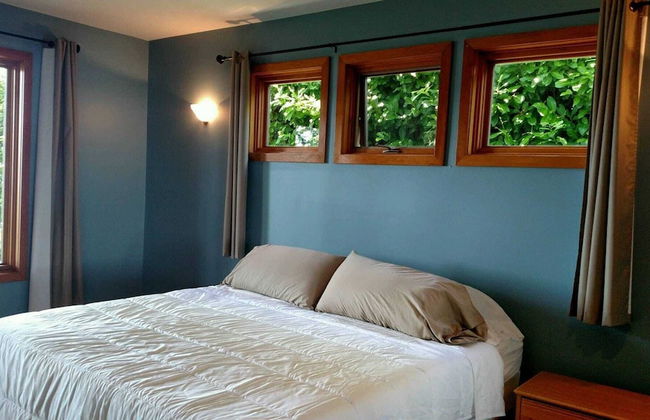 Harbor View Haven by Avantstay Private Backyard - Photo 16